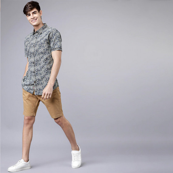 https://fabrora.in/products/men-khaki-solid-slim-fit-regular-shorts