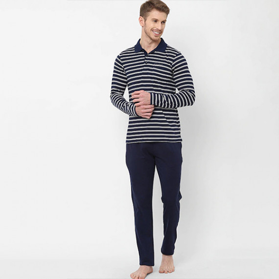https://fabrora.in/products/men-navy-blue-white-printed-night-suit